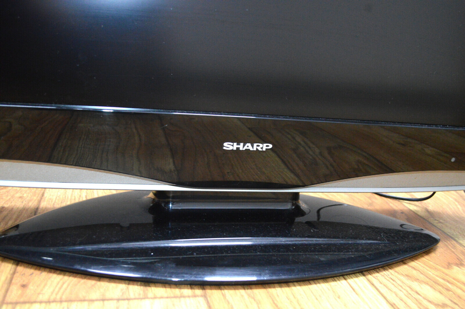tv-sharp-lc32wd1epilot-stan-uzywany