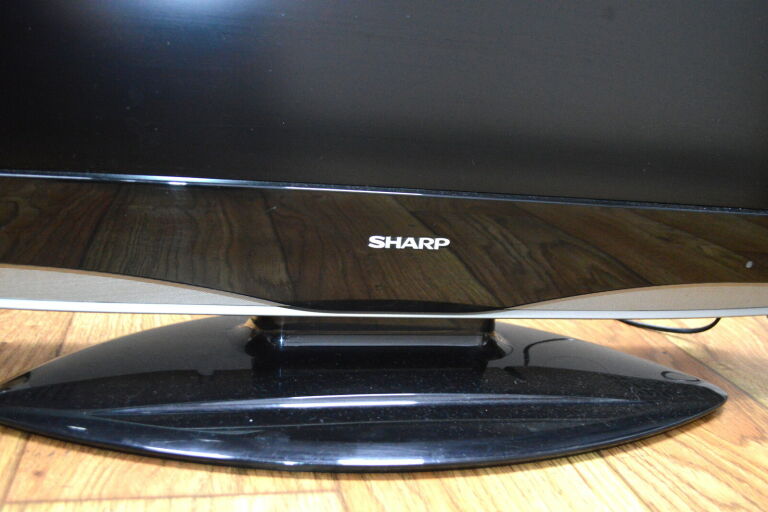 tv-sharp-lc32wd1epilot-stan-uzywany