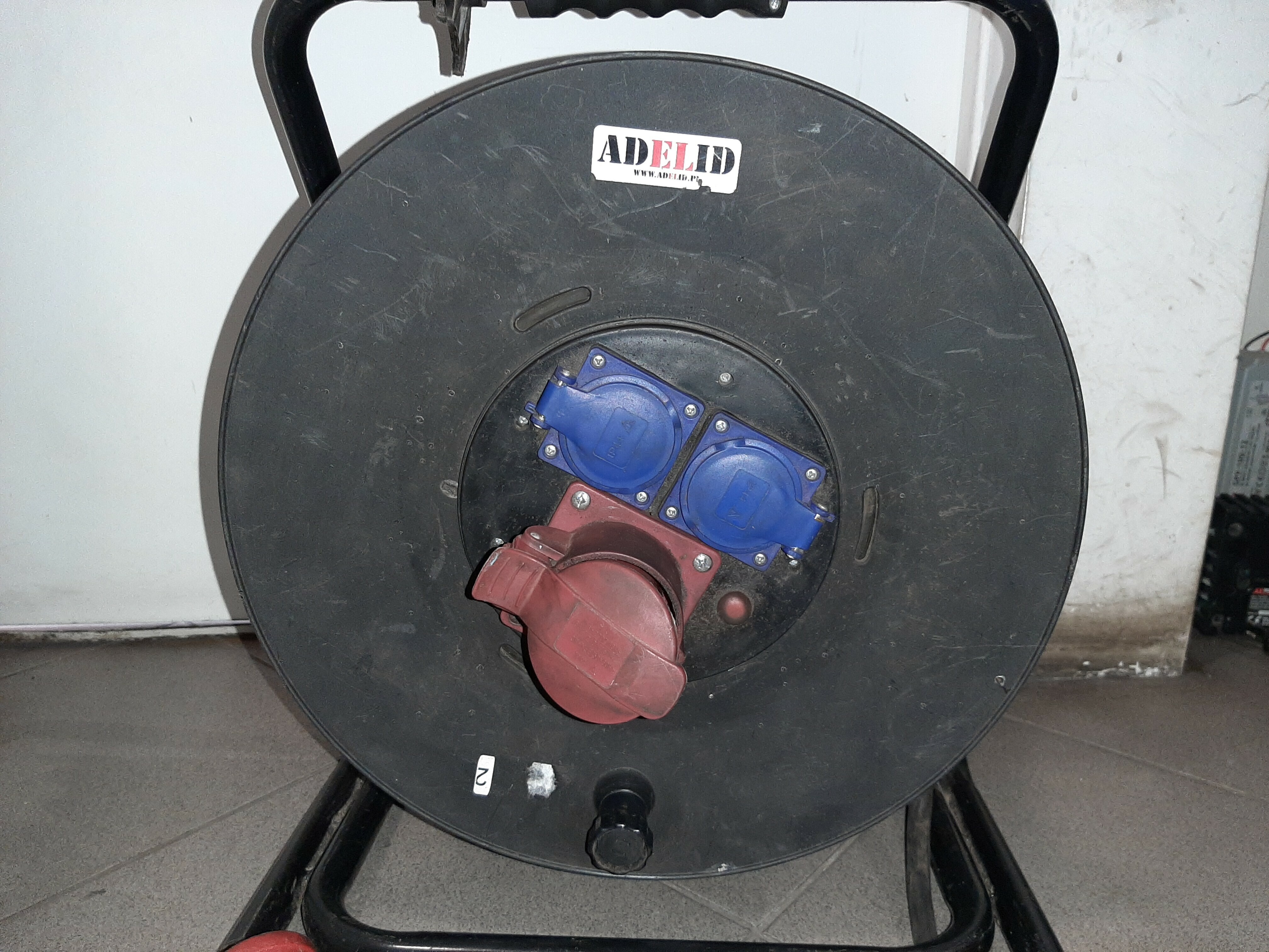 przedluzacz-gumowy-silowy-budowa-adelid-30m-16a-typ-bebnowy