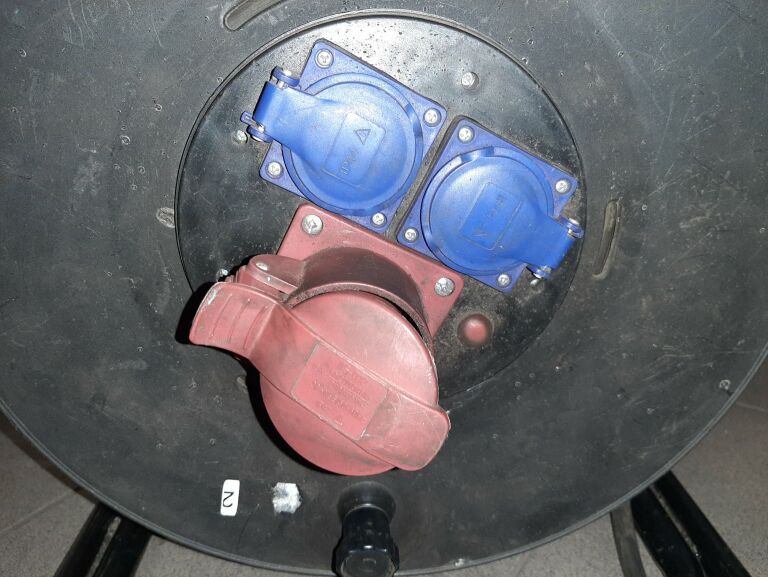 przedluzacz-gumowy-silowy-budowa-adelid-30m-16a-dlugosc-kabla-30