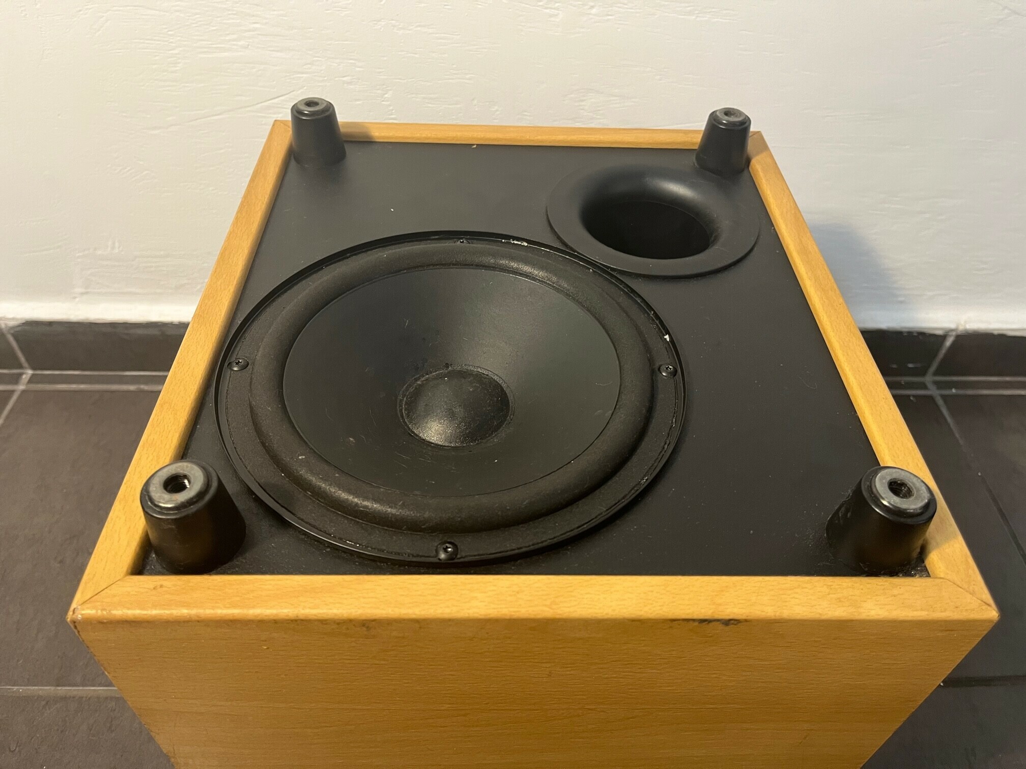 subwoofer-jamo-e-s5ub2-okablowanie-model-e-5sub2