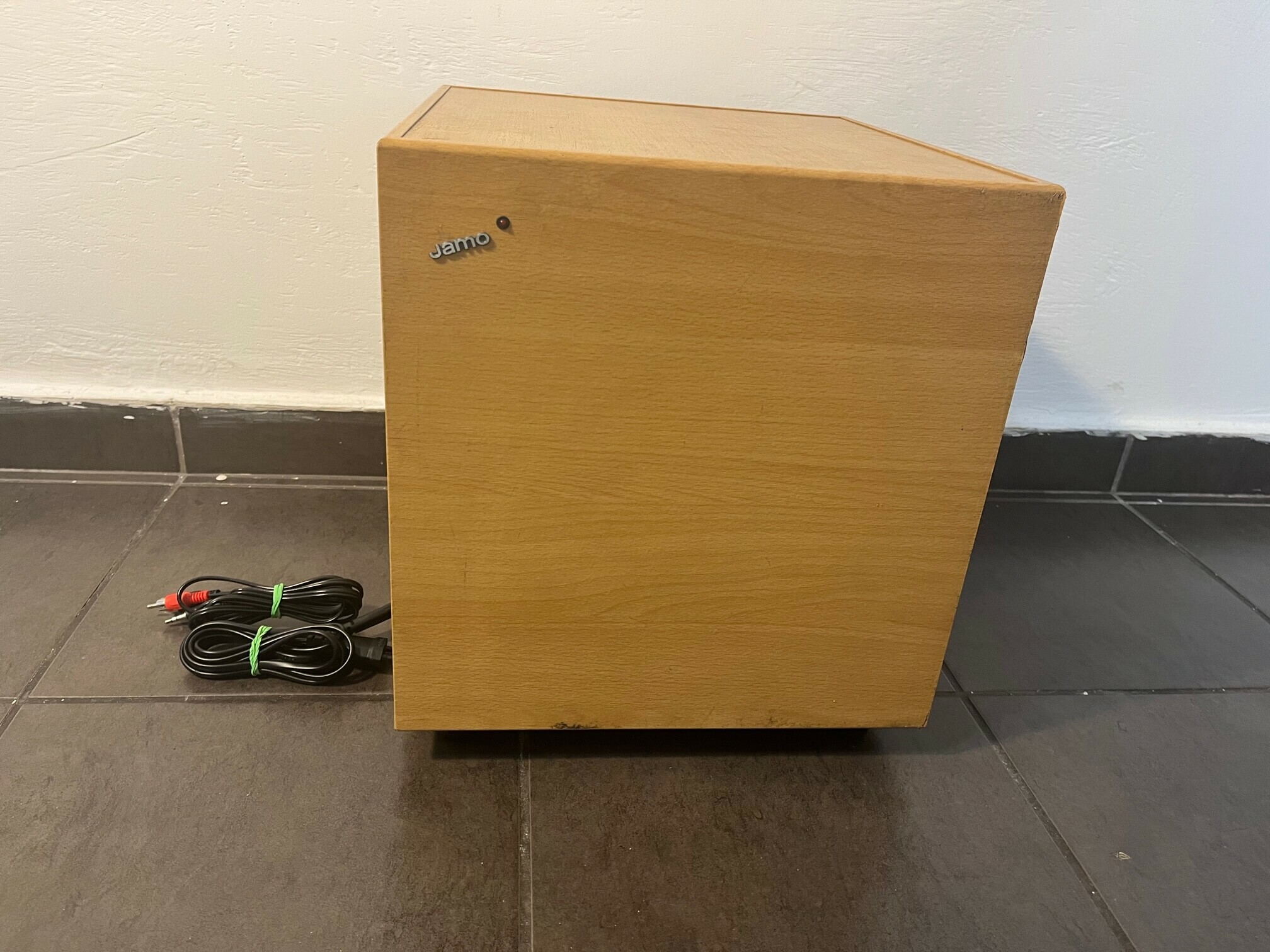 subwoofer-jamo-e-s5ub2-okablowanie-moc-znamionowa-rms-100