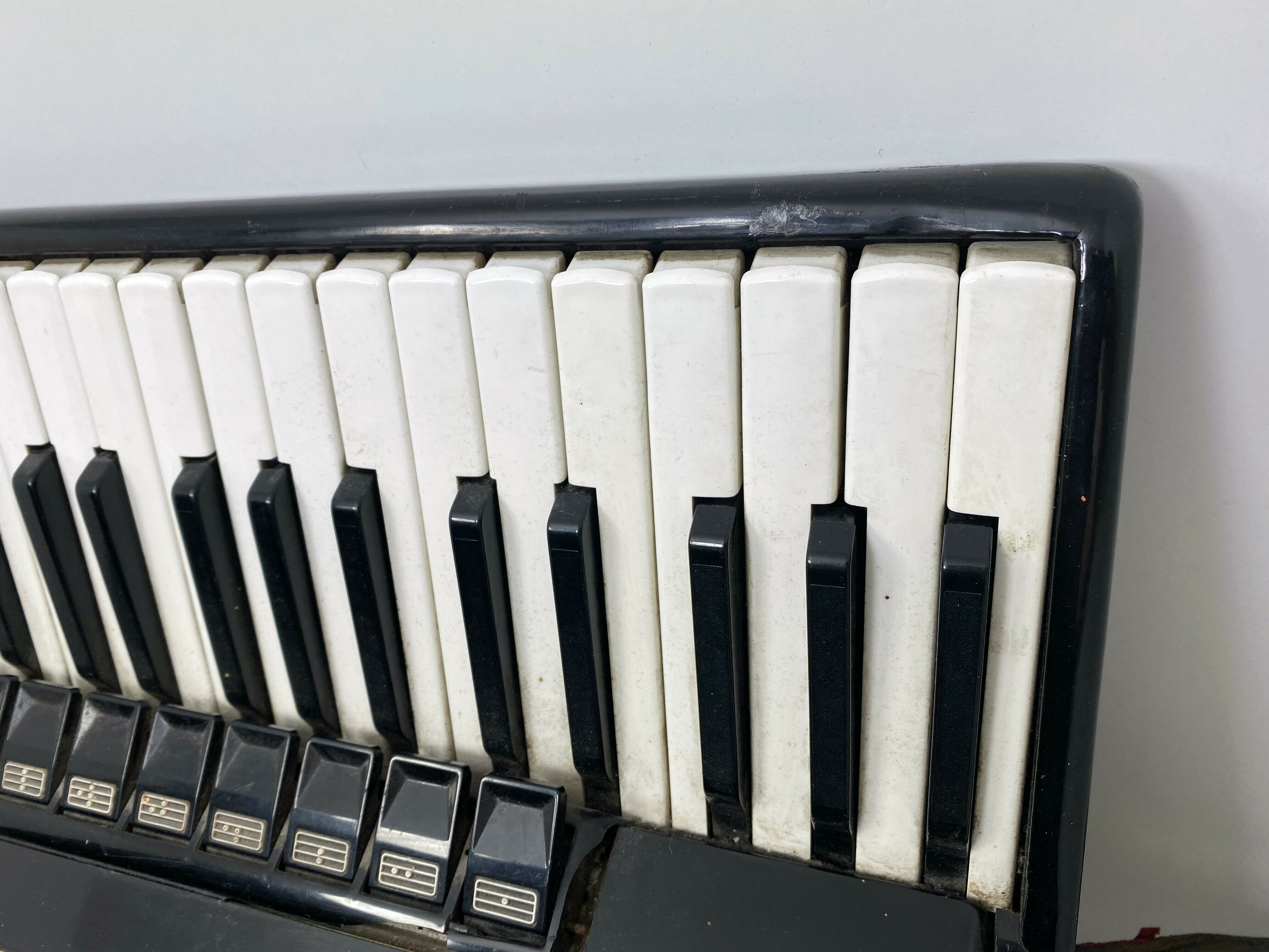 akordeon-royal-standard-montana-120-basow-204769-marka-inny