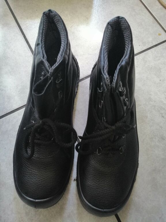 BUTY TECHWORK ROZ. 43