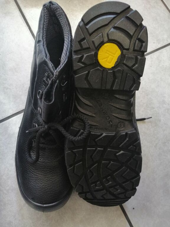 BUTY TECHWORK ROZ. 43