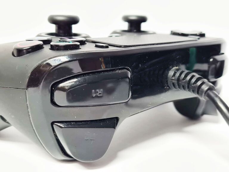 PAD DO SONY PS4 PRZEWODOWY NACON BB4469BLK