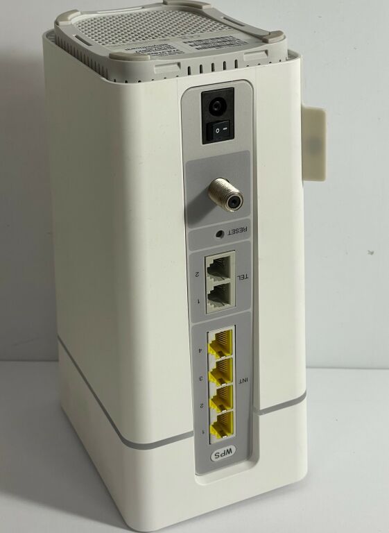 ROUTER MODEM ARRIS TG3492LG-LC P2