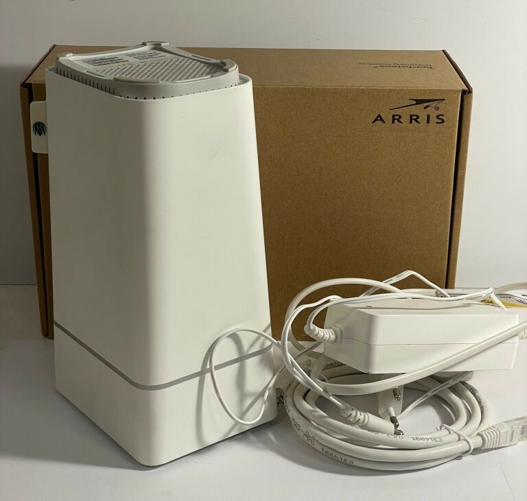 ROUTER MODEM ARRIS TG3492LG-LC P2