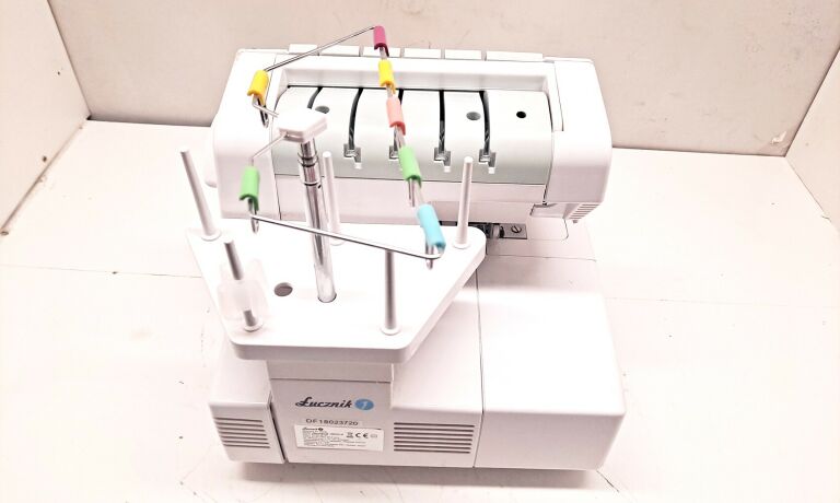 overlock-lucznik-820d-5-kolor-dominujacy-bialy