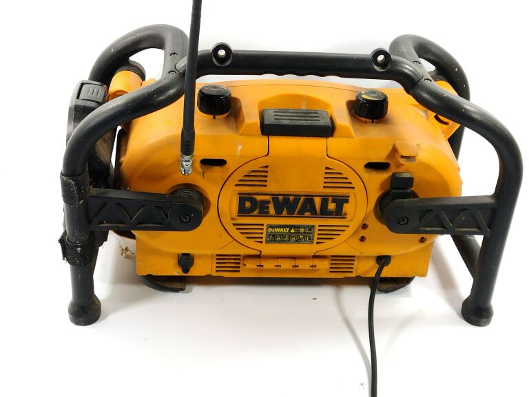 RADIO BUDOWLANE DEWALT DC011