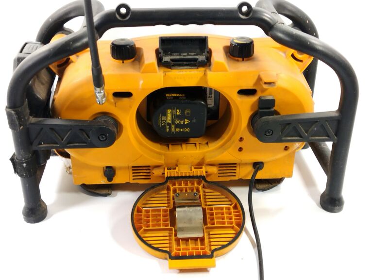 RADIO BUDOWLANE DEWALT DC011