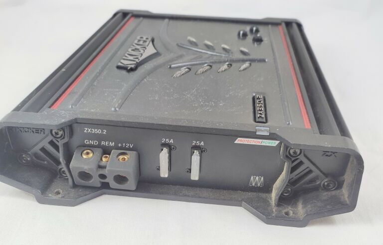 WZMACNIACZ KICKER ZX350,02