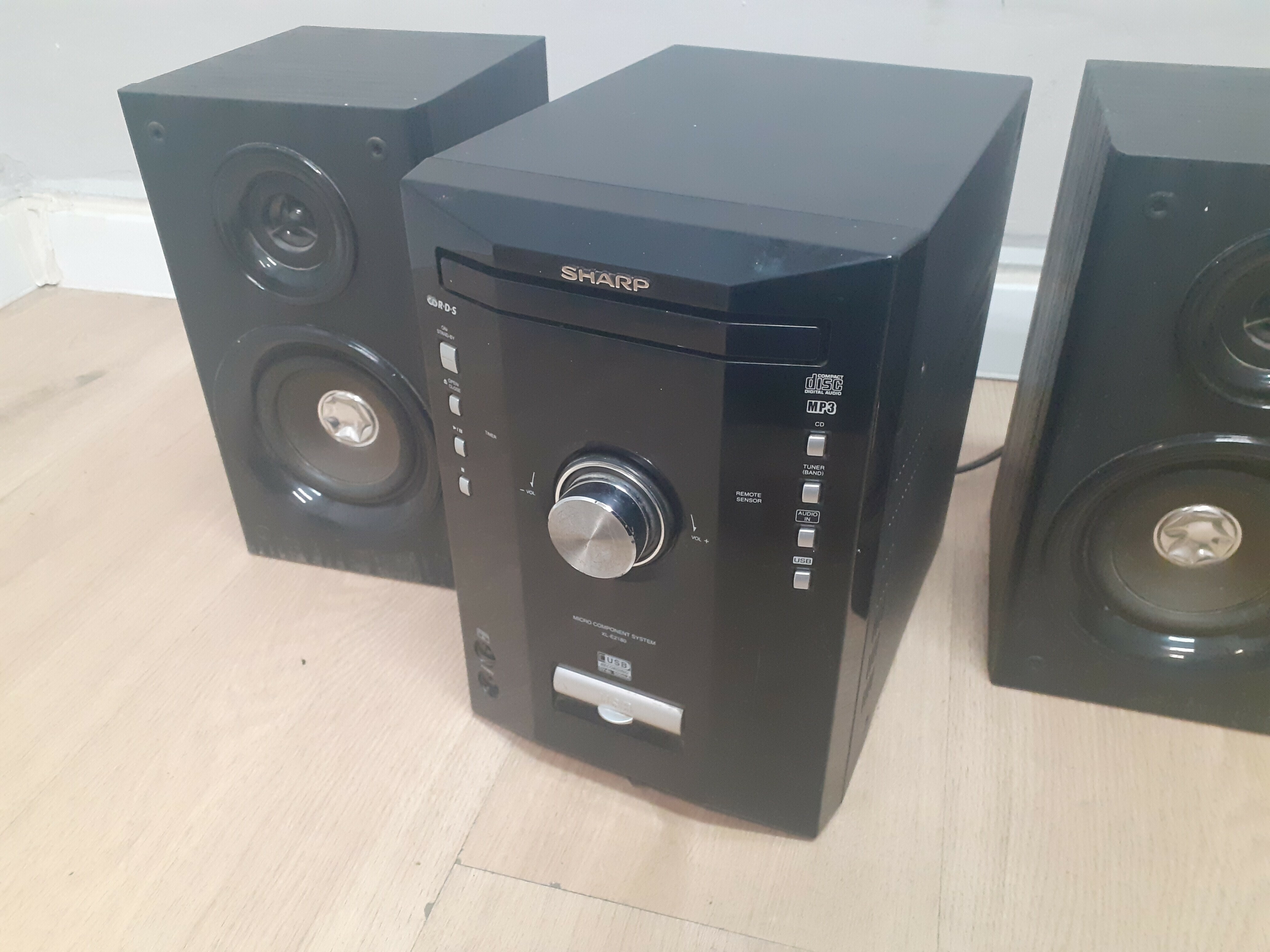 wieza-sharp-xl-e2180h-40w-kolor-czarny