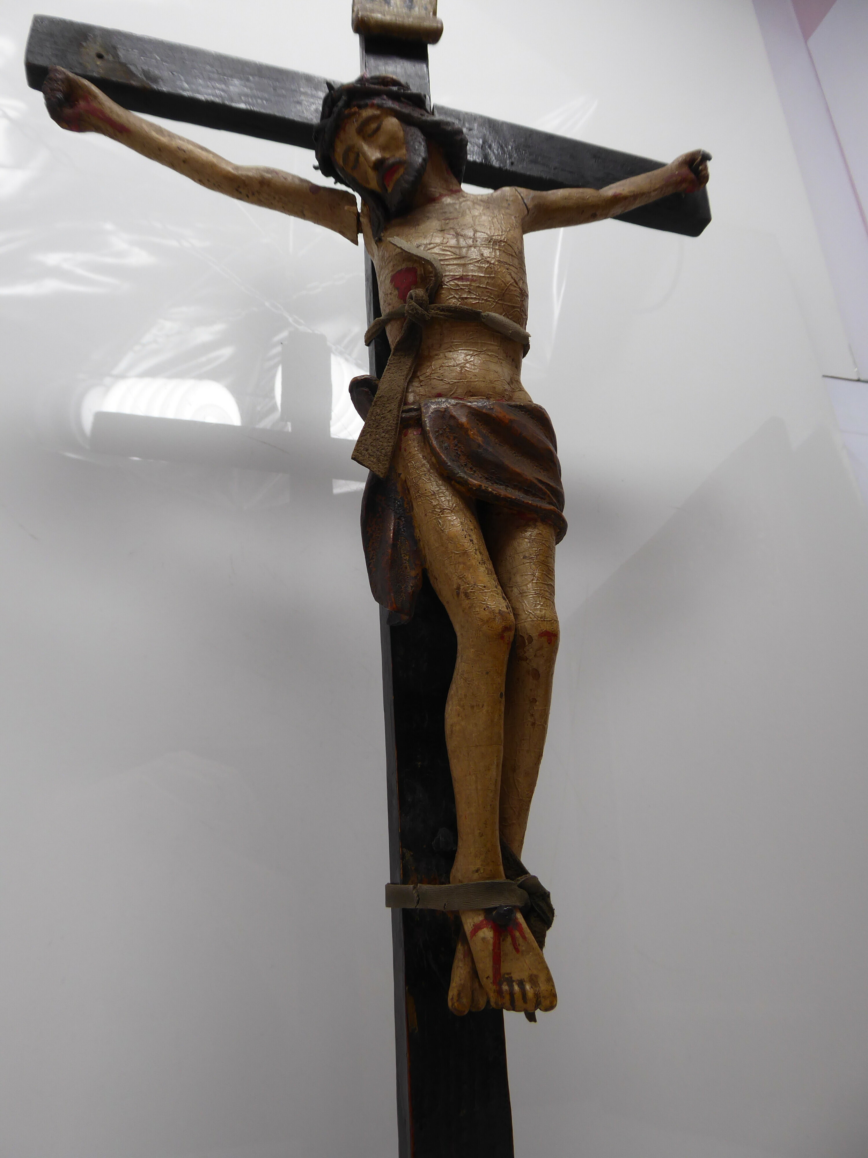 stary-krzyz-jezus-stan-do-renowacji