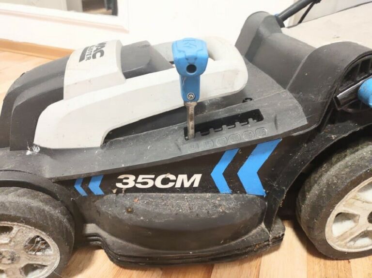 kosiarka-elektryczna-macallister-35cm-moc-silnika-1300