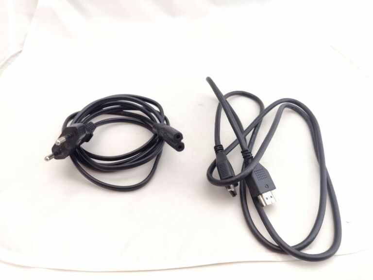 konsola-playstation-4-slim-cuh-2216b-1tb-ps4-liczba-kontrolerow-w-zestawie-1