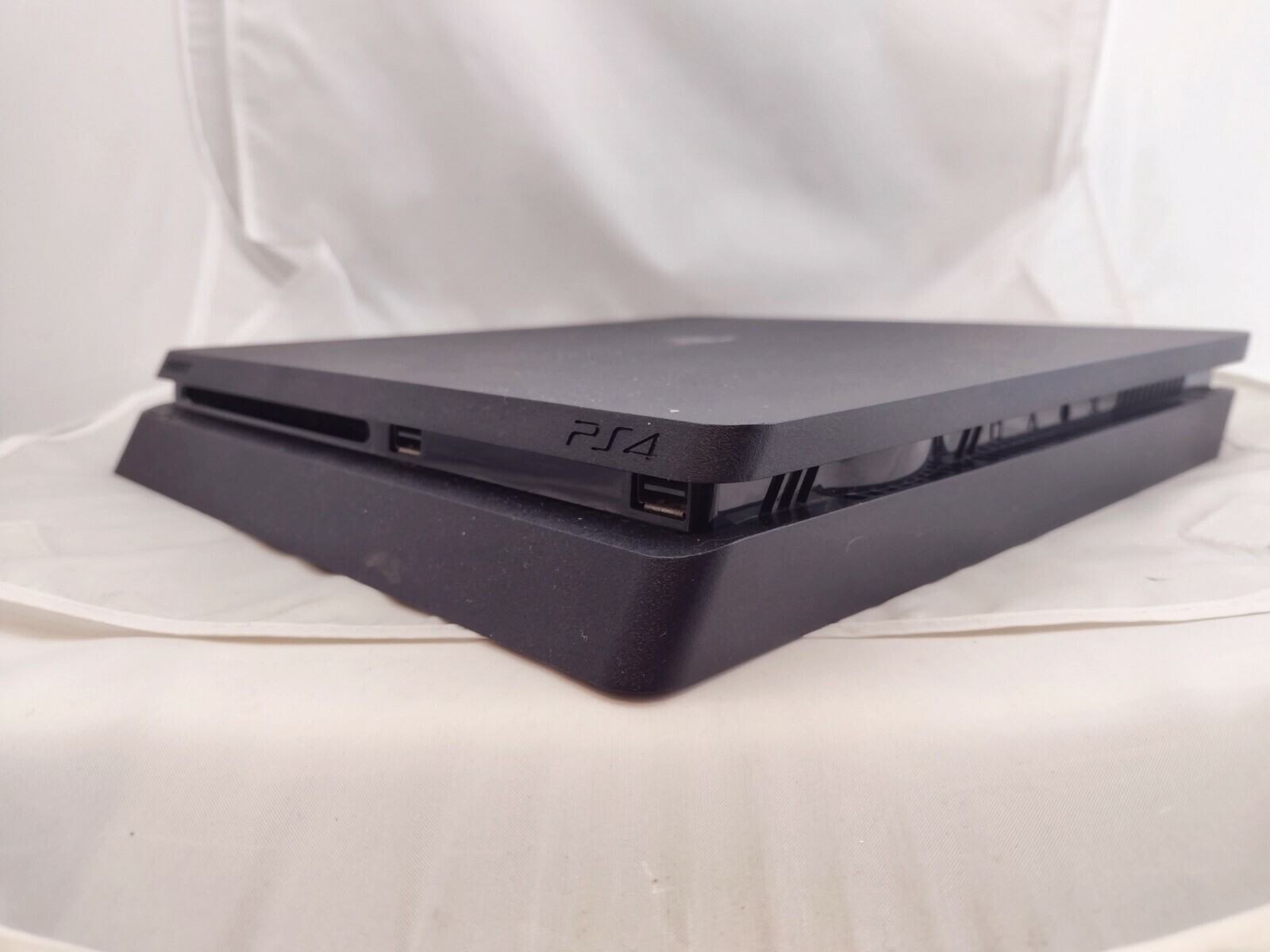 konsola-playstation-4-slim-cuh-2216b-1tb-ps4-stan-uzywany