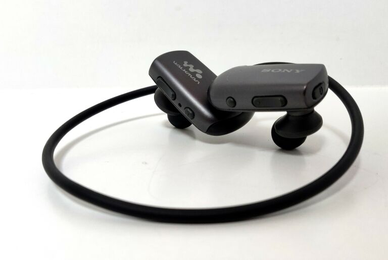 odtwarzacz-mp3-sluchawki-sony-bcr-nw-ws610-transmisja-sygnalu-bluetooth