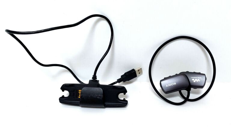 odtwarzacz-mp3-sluchawki-sony-bcr-nw-ws610-stan-uzywany