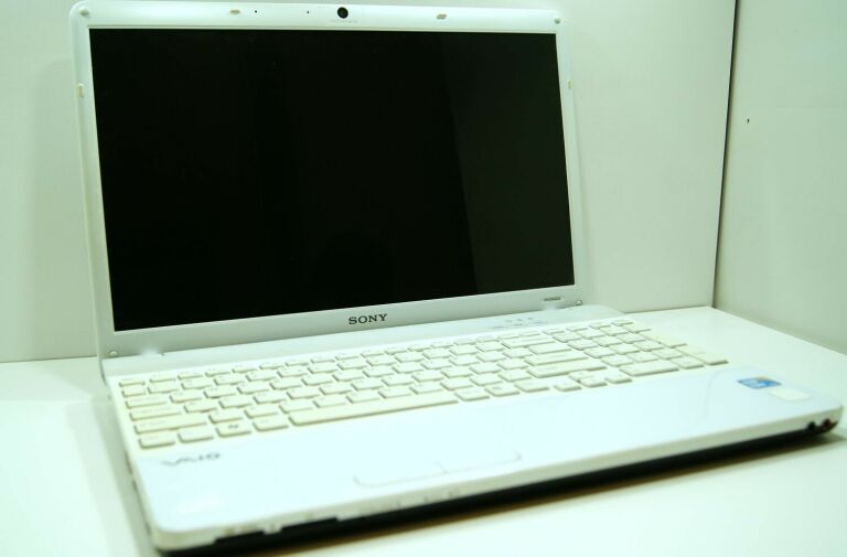 laptop-sony-vaio-pcg-71211m-i5-4gb-ram-240gb-hdd-stan-uzywany