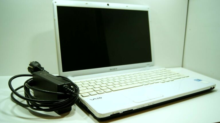 LAPTOP SONY VAIO PCG-71211M I5 4GB RAM 240GB HDD