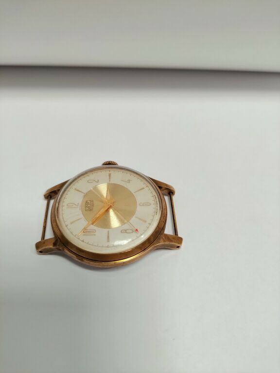 zegarek-umf-ruhla-mechaniczny-ksztalt-koperty-okragla