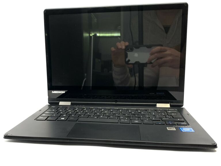 LAPTOP MEDION AKOYA E2218T MD 60200