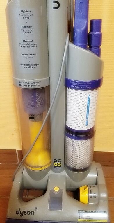 ODKURZACZ PIONOWY DYSON DC03