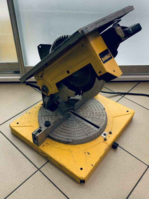 PIŁA UKOŚNICA DEWALT DW710 A2