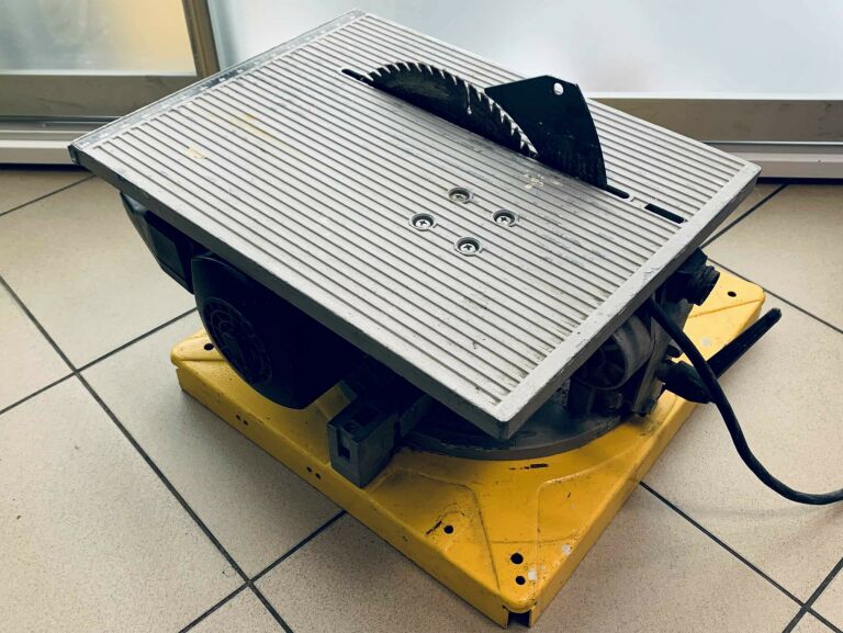 PIŁA UKOŚNICA DEWALT DW710 A2