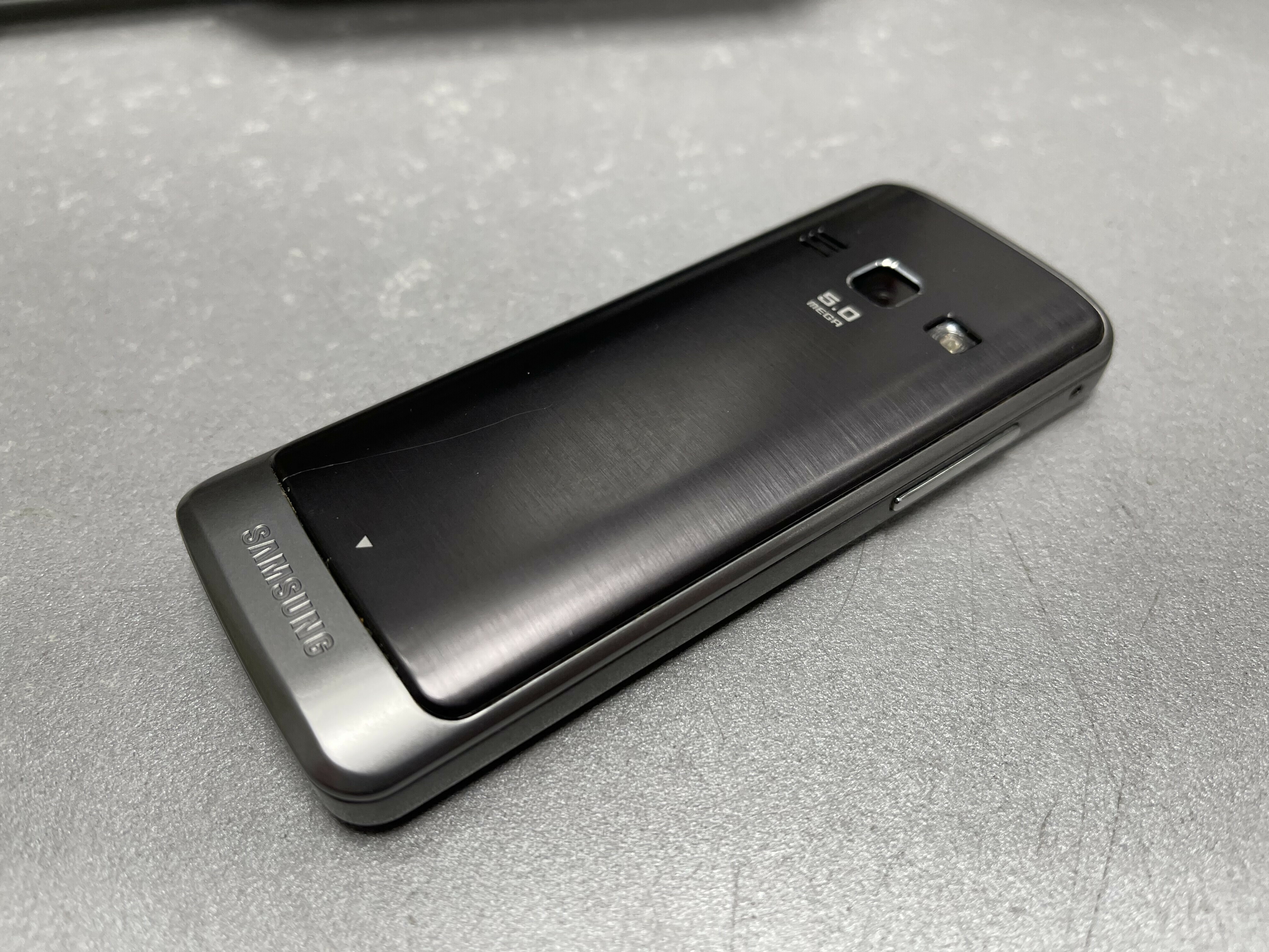 telefon-samsung-gt-s5611-kolor-srebrny