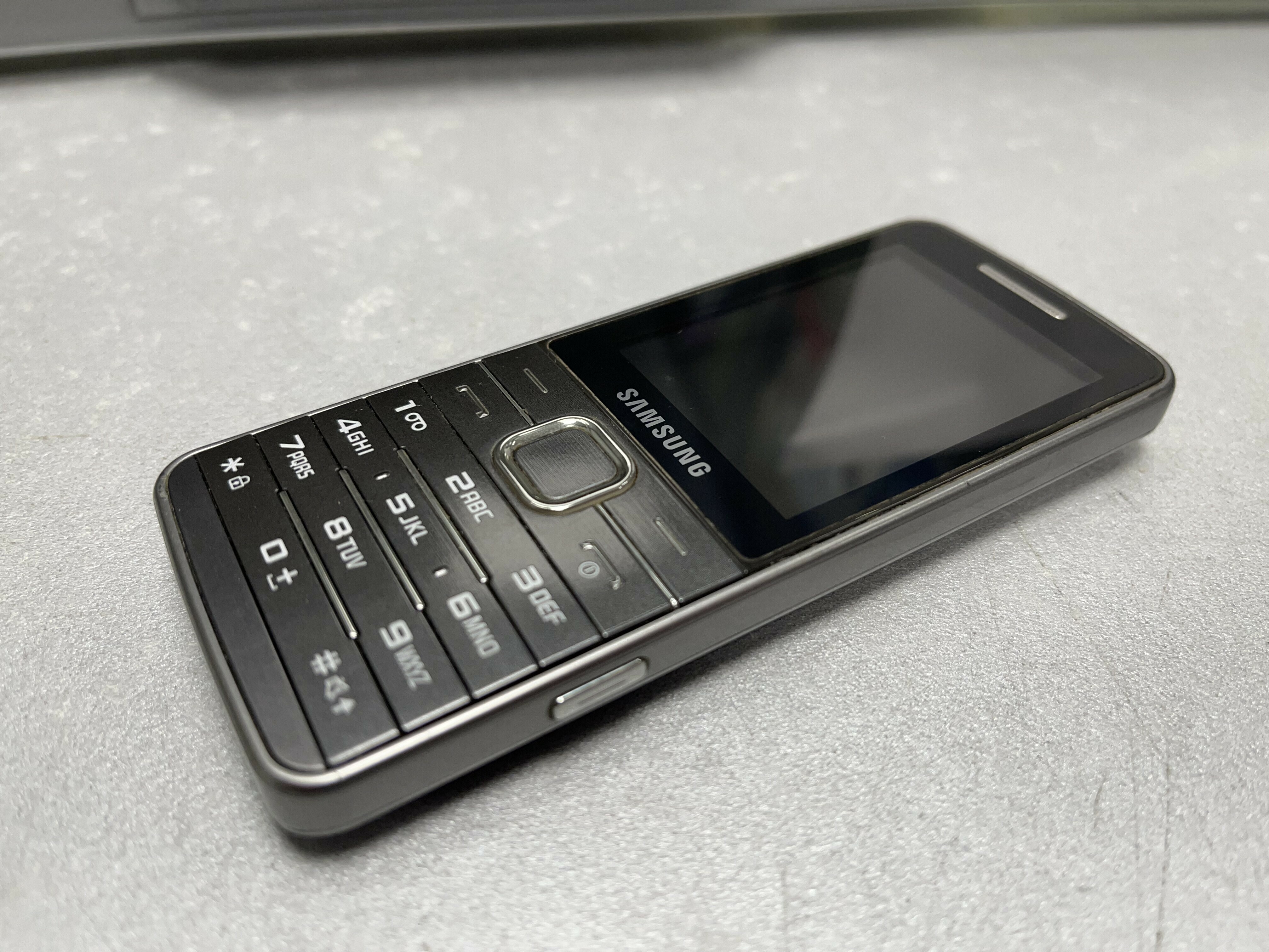 telefon-samsung-gt-s5611-kod-producenta-gt-s5611