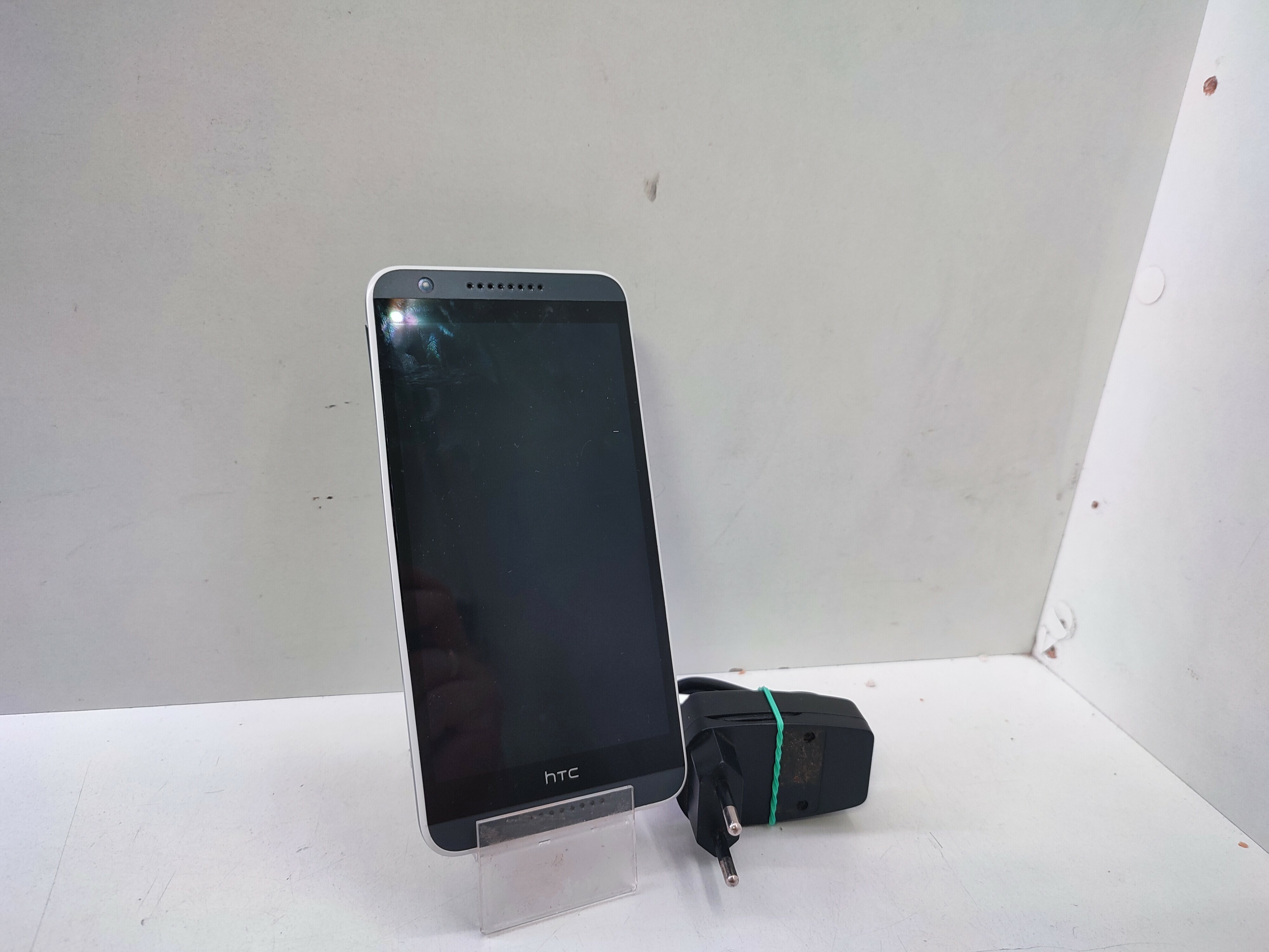 telefon-htc-desire-820-opis-stan-uszkodzony