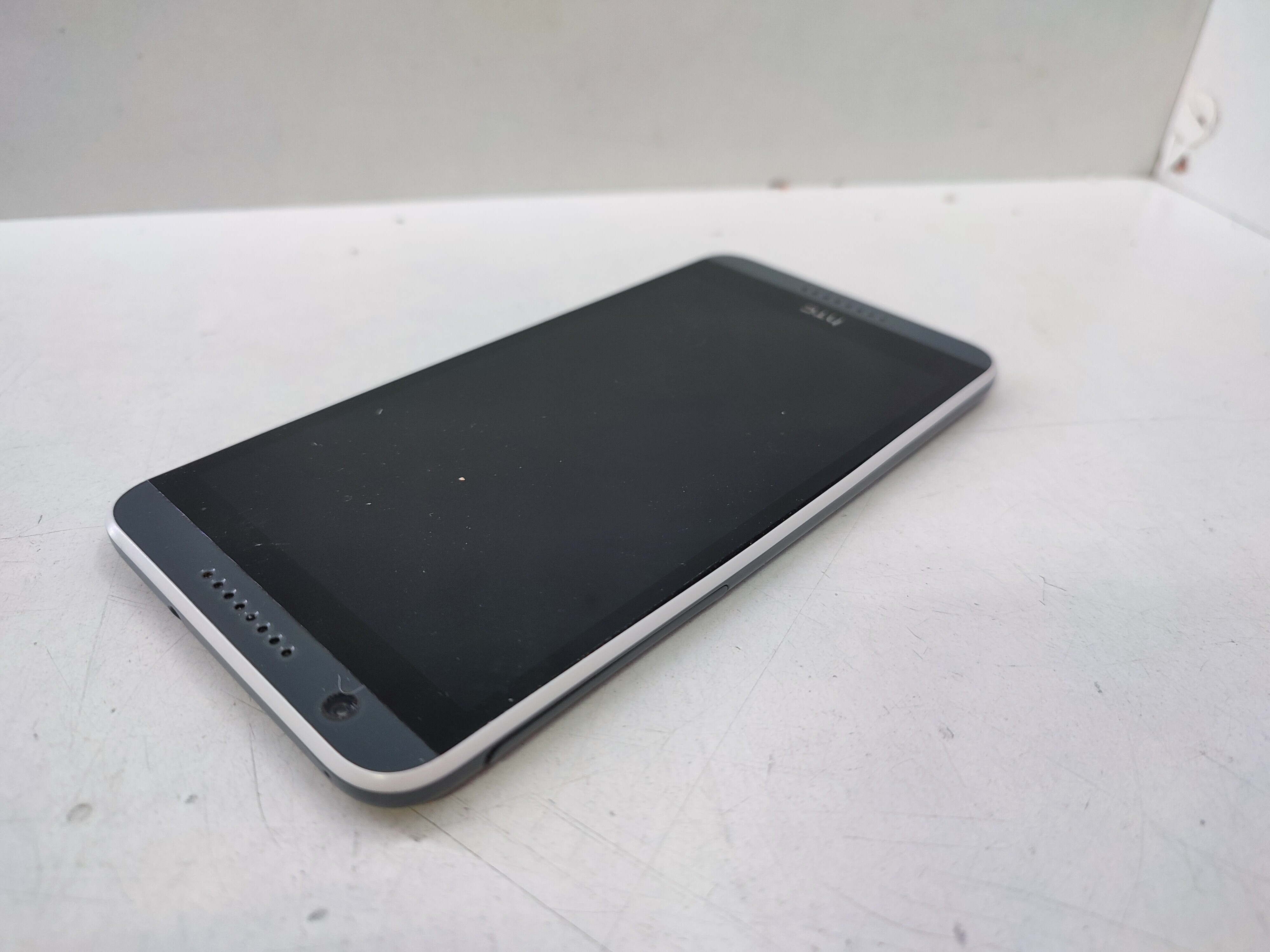 telefon-htc-desire-820-opis-pamiec-ram-2-gb