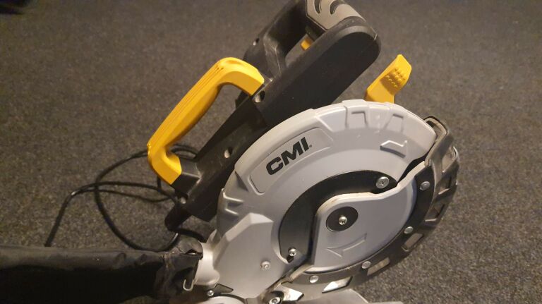 CMI PIŁA UKOSOWA 1450W 210 MM