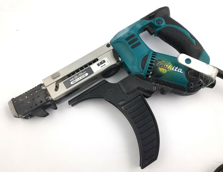 WKRĘTARKA TAŚMOWA MAKITA 6843 Z WALIZKĄ