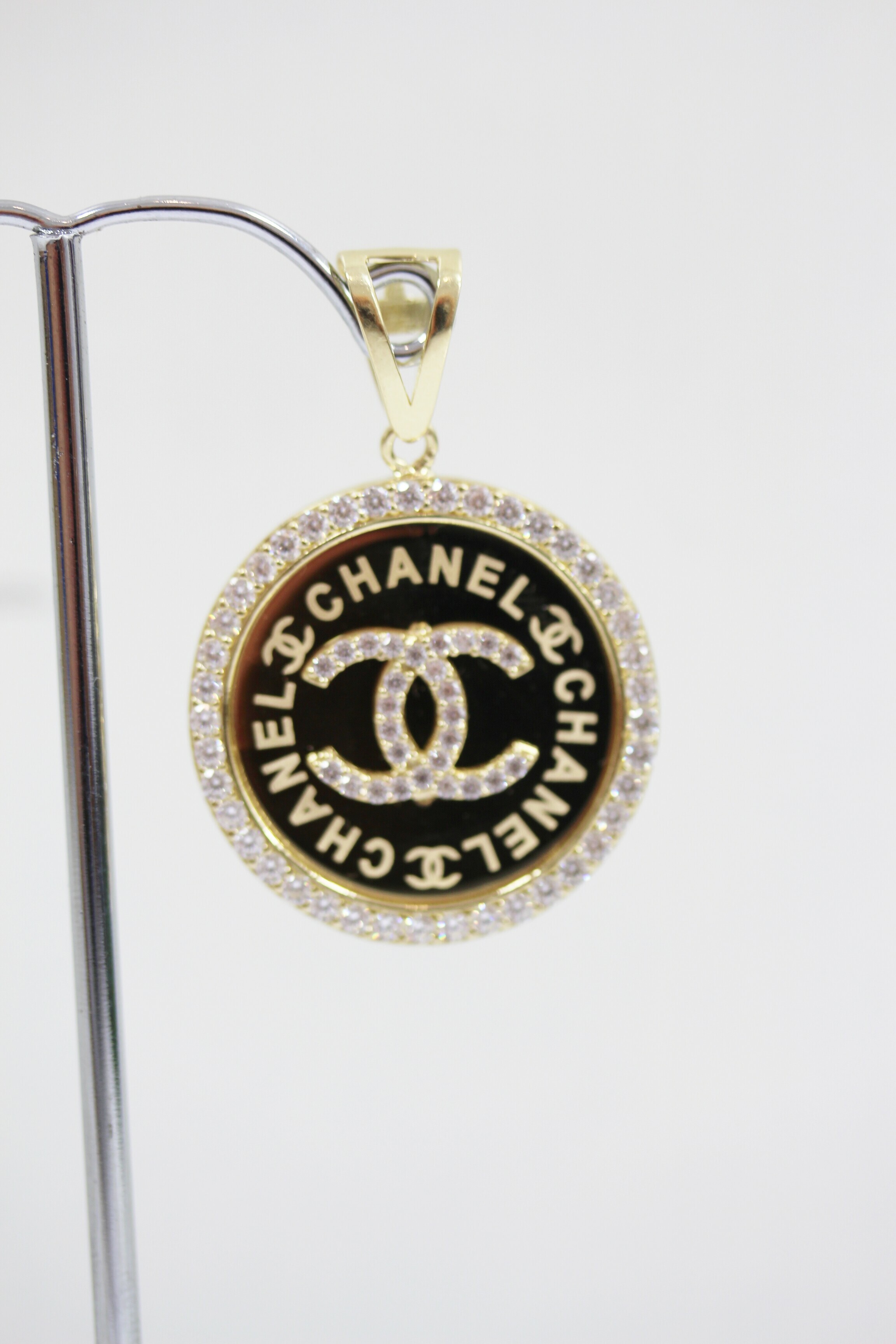 zloto-nowe-585-zawieszka-chanel-479g-rodzaj-wyrob-jubilerski