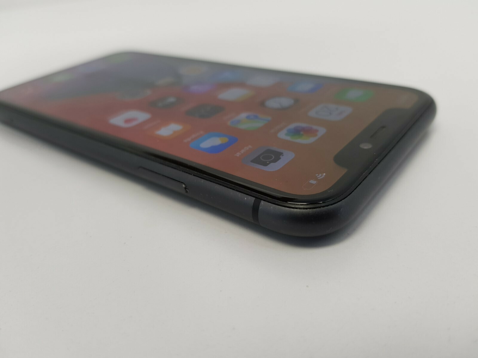 apple-iphone-11-64gb-black-typ-smartfon