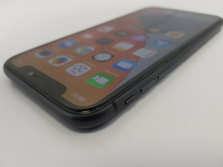 APPLE IPHONE 11 64GB BLACK