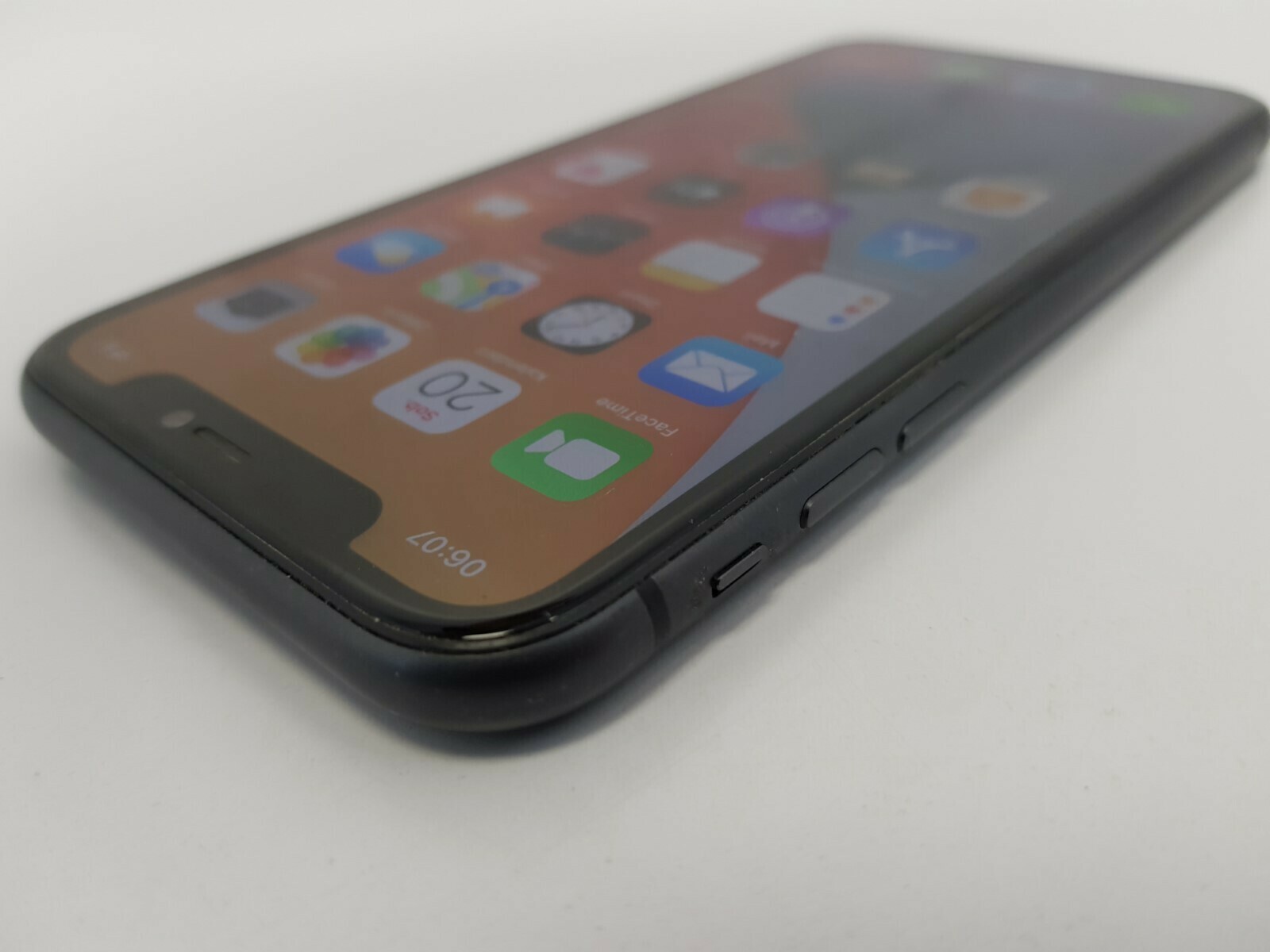 apple-iphone-11-64gb-black-ean-190199221116