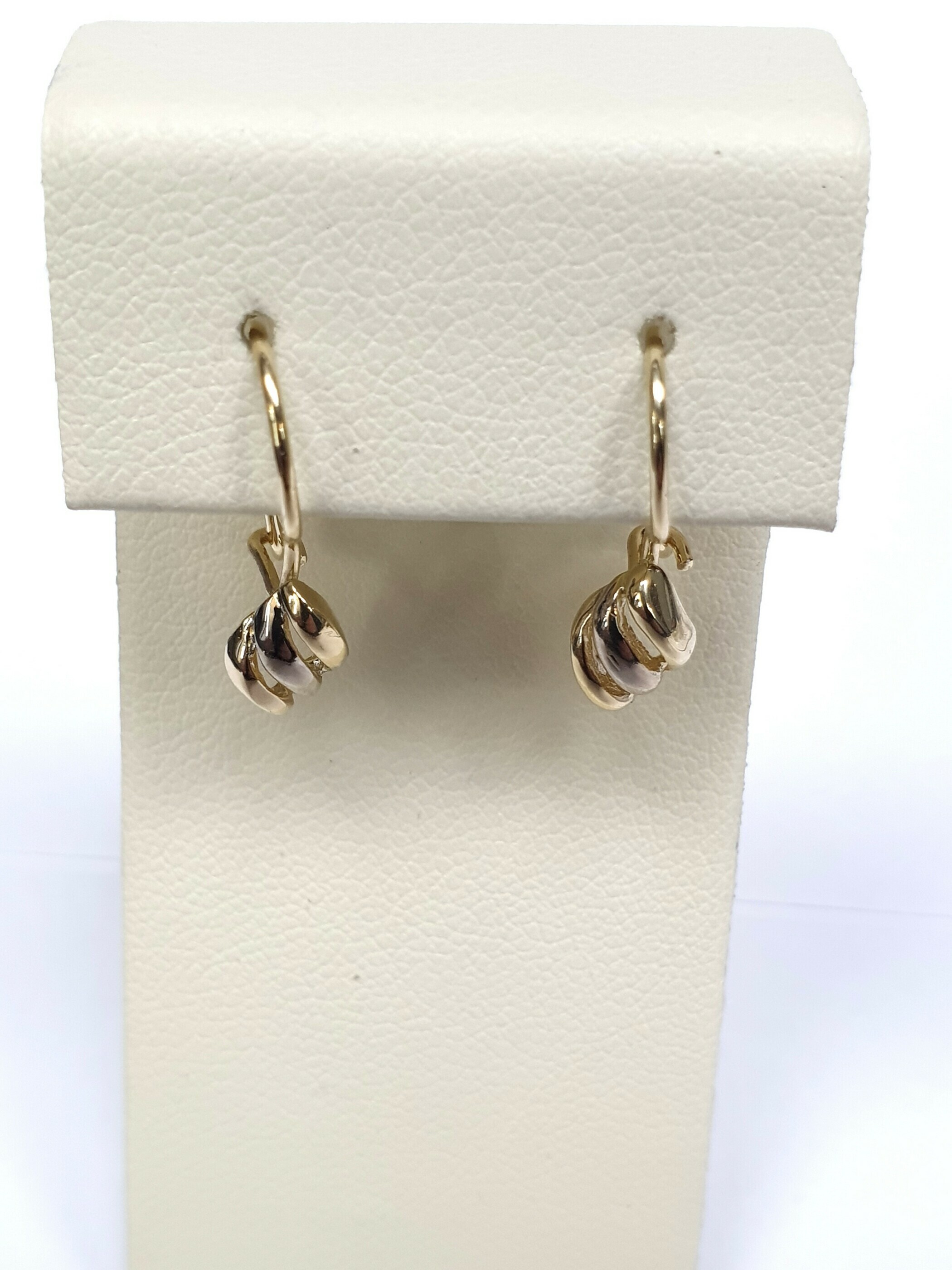 zlote-kolczyki-stan-powystawowy