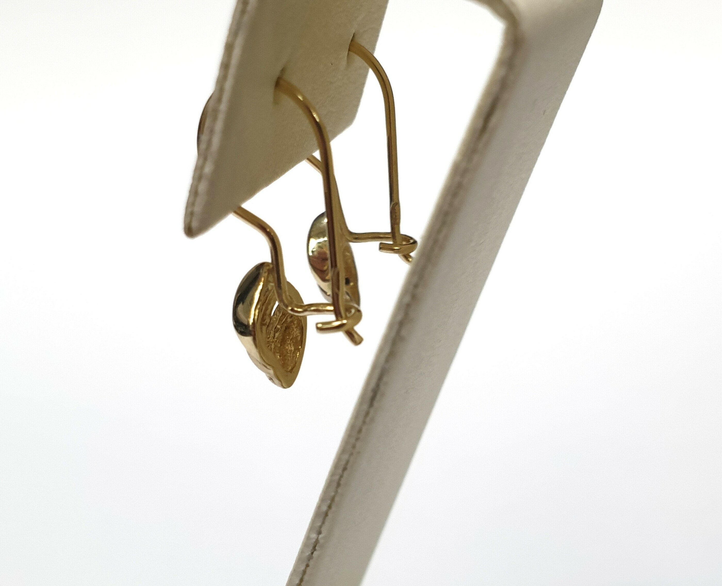 zlote-kolczyki-material-zloto