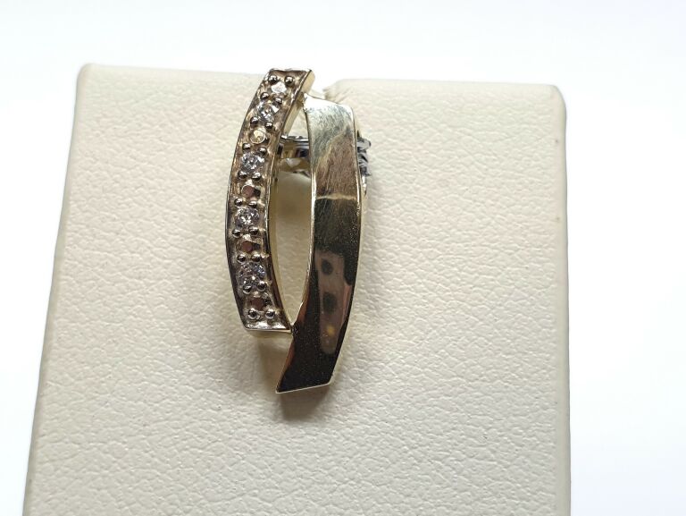 zlota-zawieszka-material-zloto