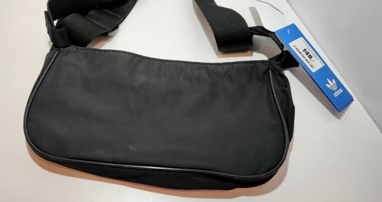 saszetka-torebka-adidas-mini-airl-h09133-kolor-czarny