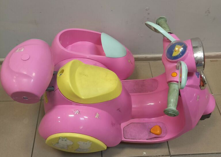 ŚWINKA PEPPA SKUTER MOTOR ELEKTRYCZNY 6V CE