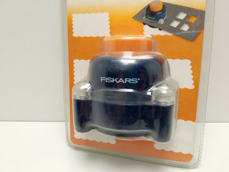 DZIURKACZ FISKARS EVERYWHERE WINDOW PUNCH