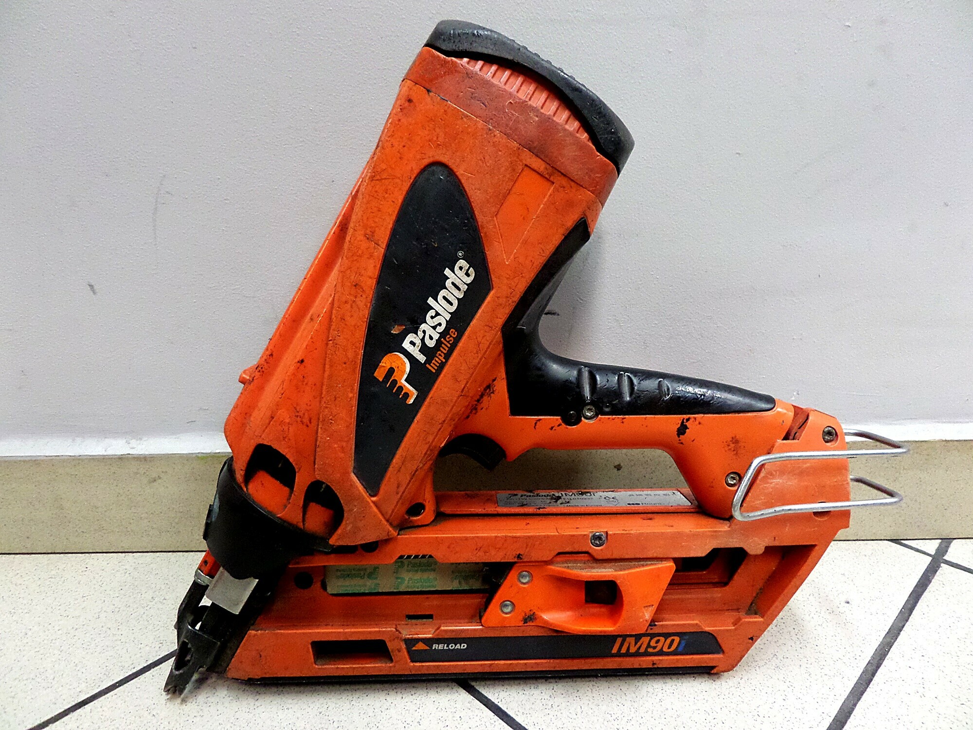 gwozdziarka-paslode-im90i-maksymalna-dlugosc-gwozdzizszywek-90