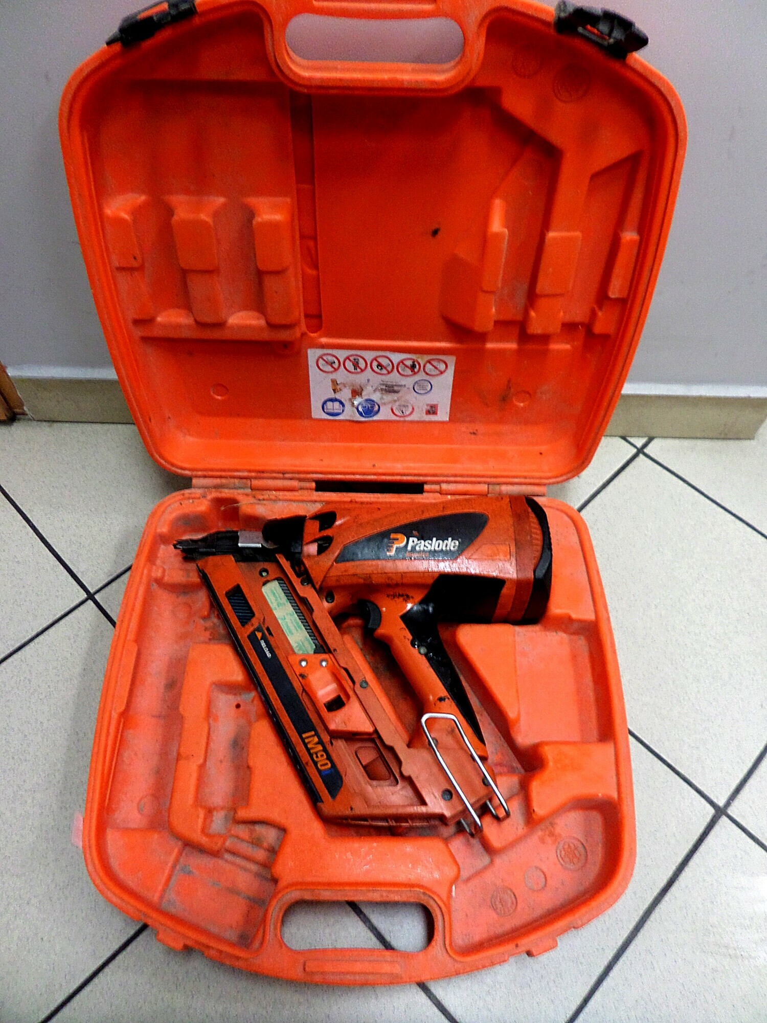 gwozdziarka-paslode-im90i-stan-uzywany