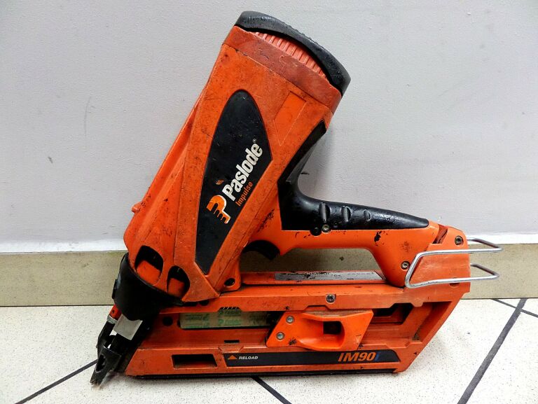 gwozdziarka-paslode-im90i-maksymalna-dlugosc-gwozdzizszywek-90