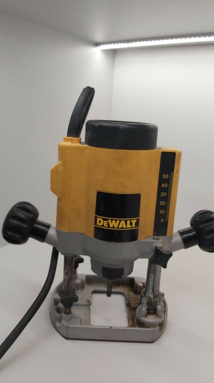FREZARKA GÓRNOWRZECIONOWA DEWALT DW613